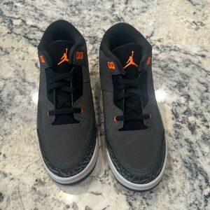 Never worn NO BOX JORDANS boys size 3Y